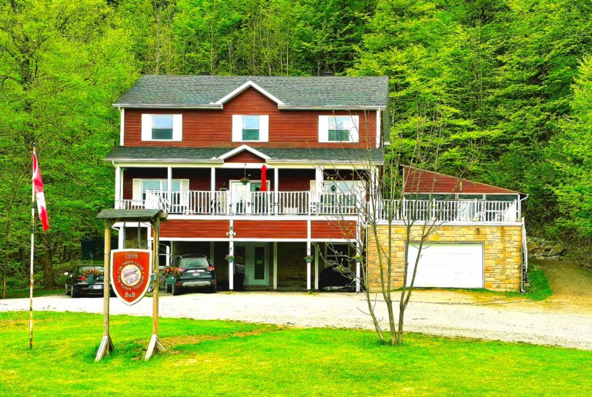 Gite Le Tresor Cache Bed & Breakfast Chelsea Exterior photo